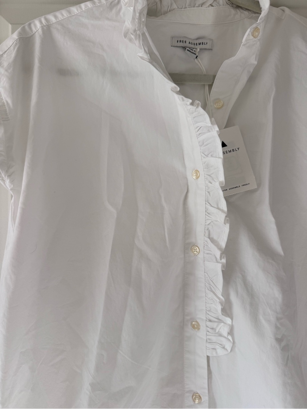 Free Assembly White Ruffle-Trim Button-Front Blouse - Picture 2 of 5
